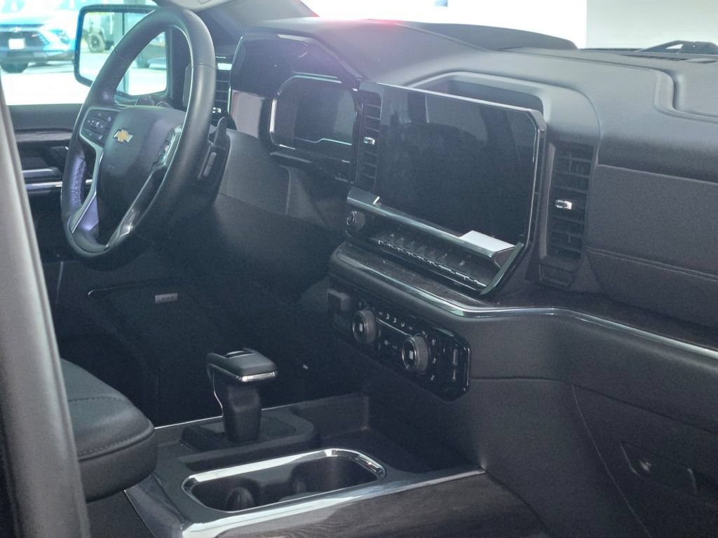 Used 2024 Chevrolet Silverado 1500 LTZ w/ Technology Package AWD/4WD image 8