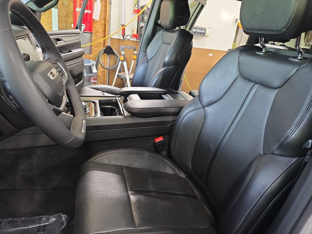 Used 2024 Jeep Wagoneer Series II AWD/4WD image 15