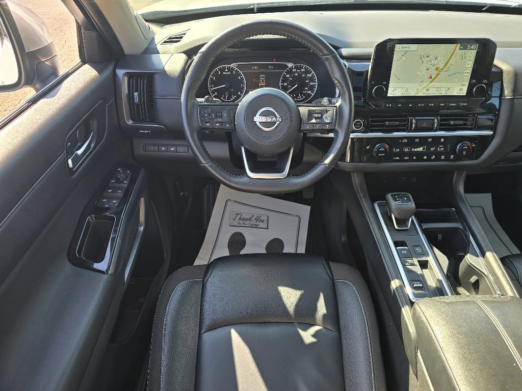 Used 2024 Nissan Pathfinder SL w/ SL Premium Package image 3