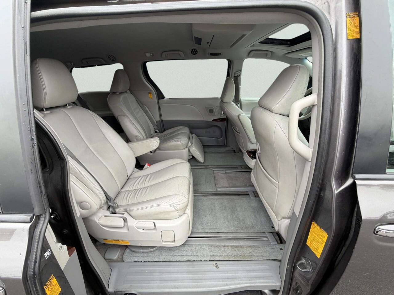 Used 2014 Toyota Sienna XLE w/ XLE Premium Package image 15