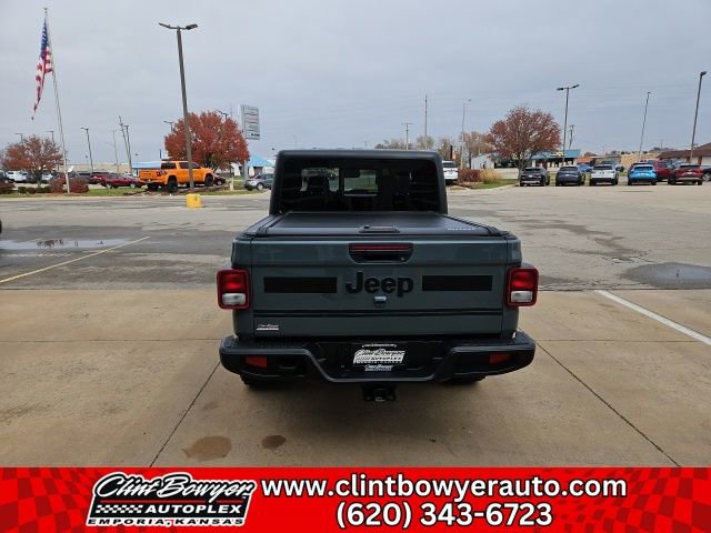 Used 2024 Jeep Gladiator Sport image 7