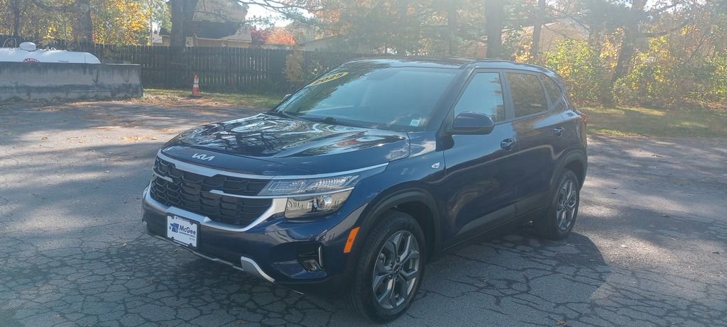 Used 2025 Kia Seltos LX image 3