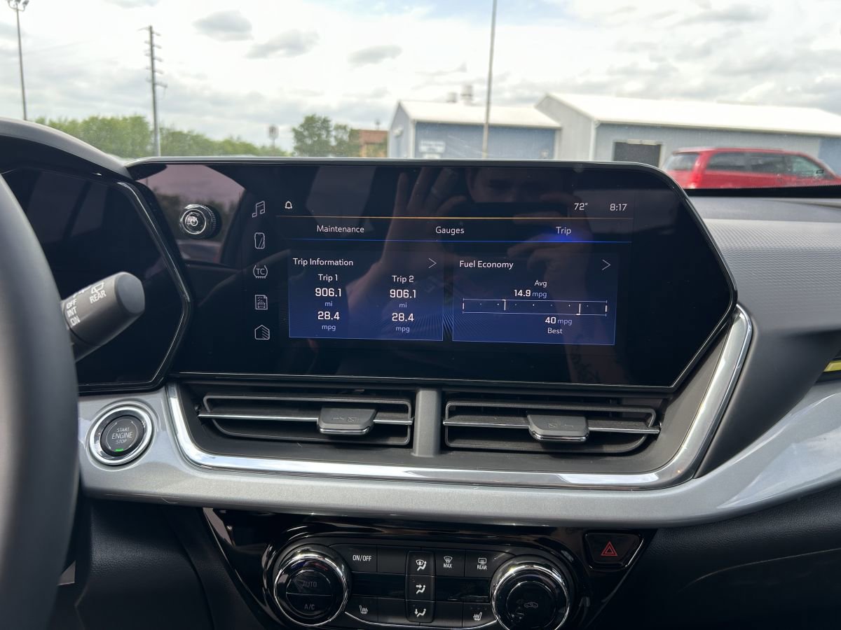 Used 2024 Chevrolet Trax LT w/ Driver Confidence Package image 9