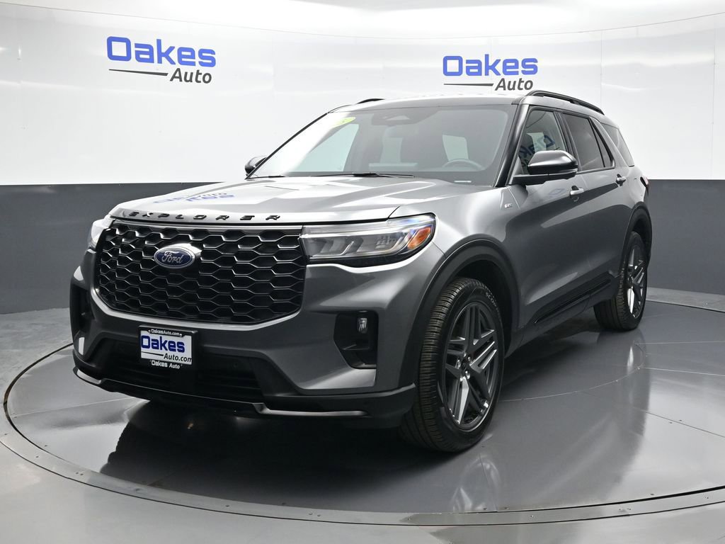 Used 2025 Ford Explorer ST-Line w/ ST-Line Street Pack image 4