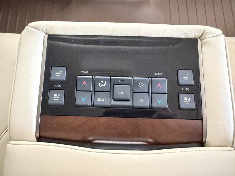 Used 2019 Lexus LX 570 4WD w/ Luxury Package image 26