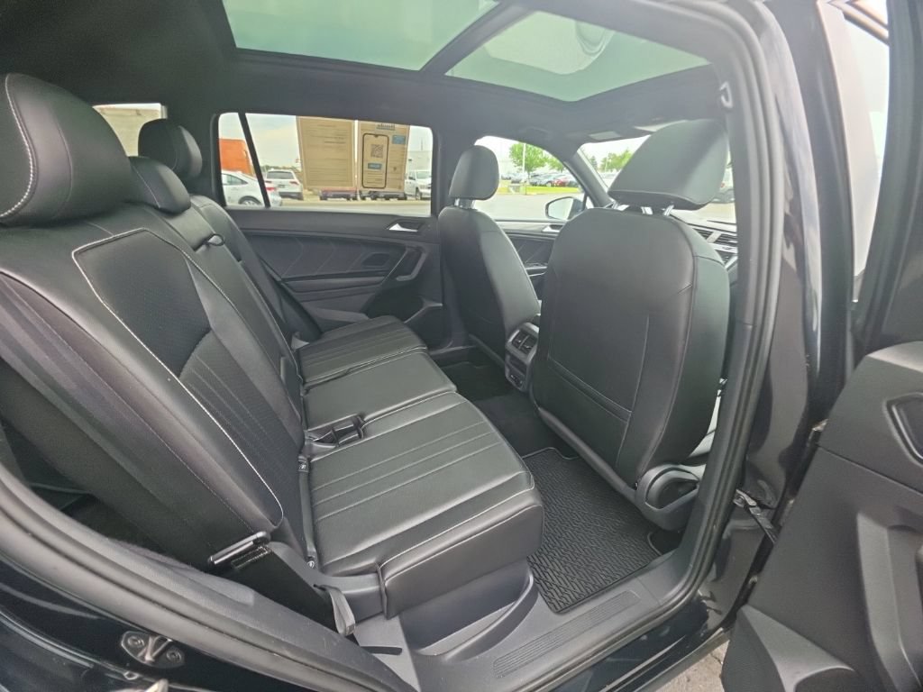 Used 2023 Volkswagen Tiguan SE R-Line AWD/4WD image 33