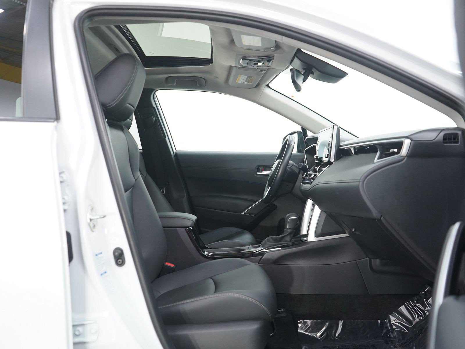 Used 2022 Toyota Corolla Cross XLE image 11