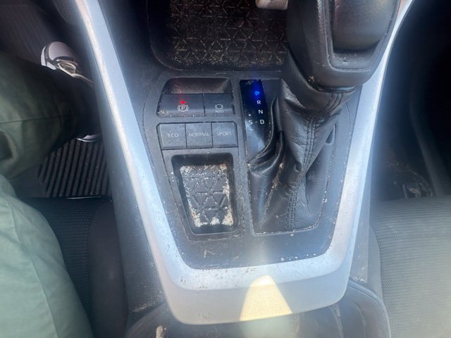 Used 2021 Toyota RAV4 LE FWD image 16