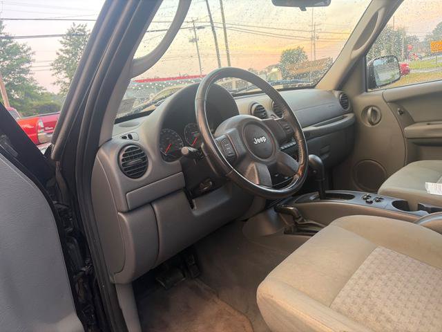 Used 2005 Jeep Liberty Sport AWD/4WD image 7