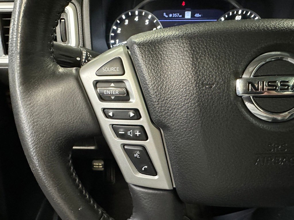 Used 2021 Nissan Titan SL w/ Moonroof Package image 10