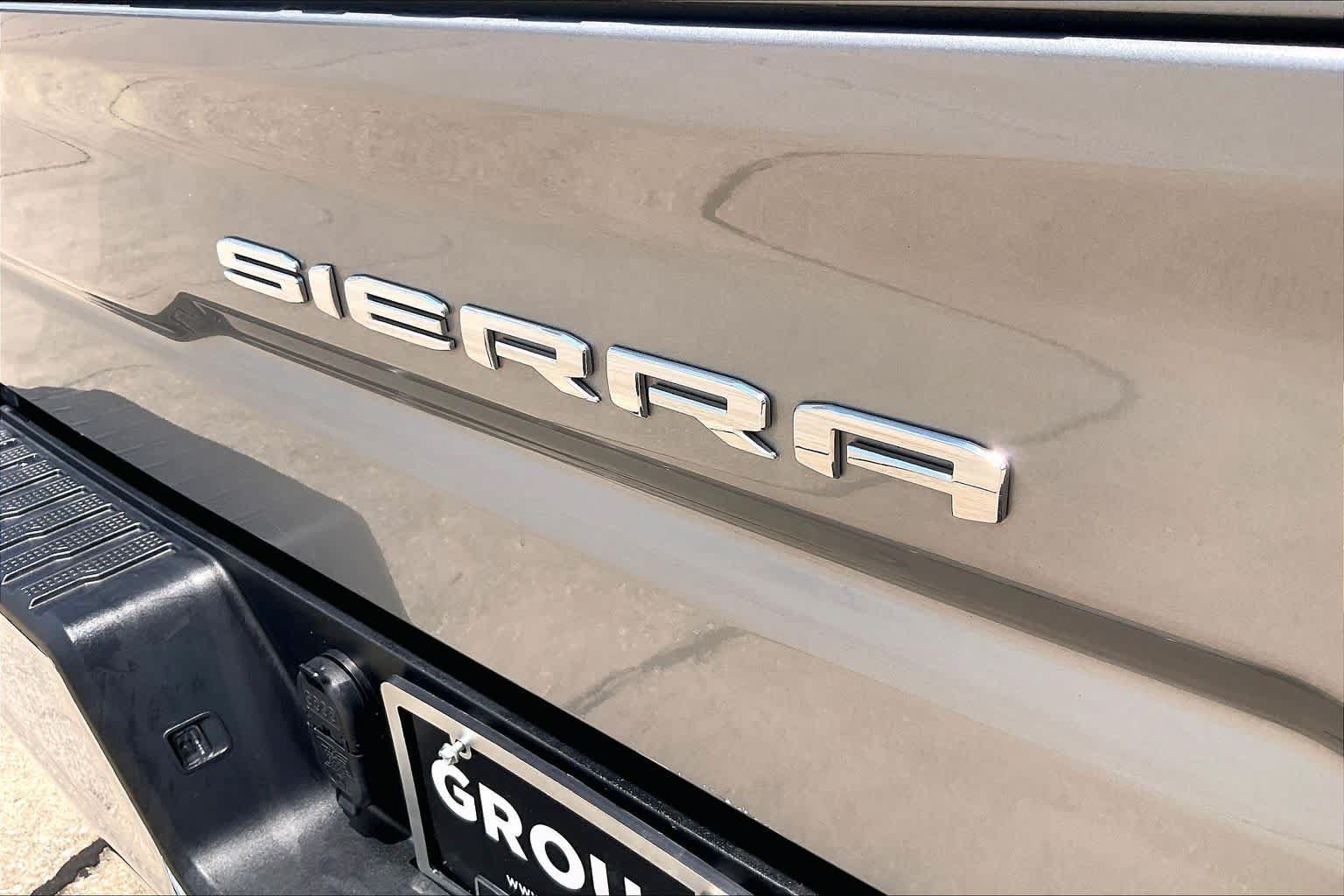 Used 2025 GMC Sierra 1500 SLT RWD image 10