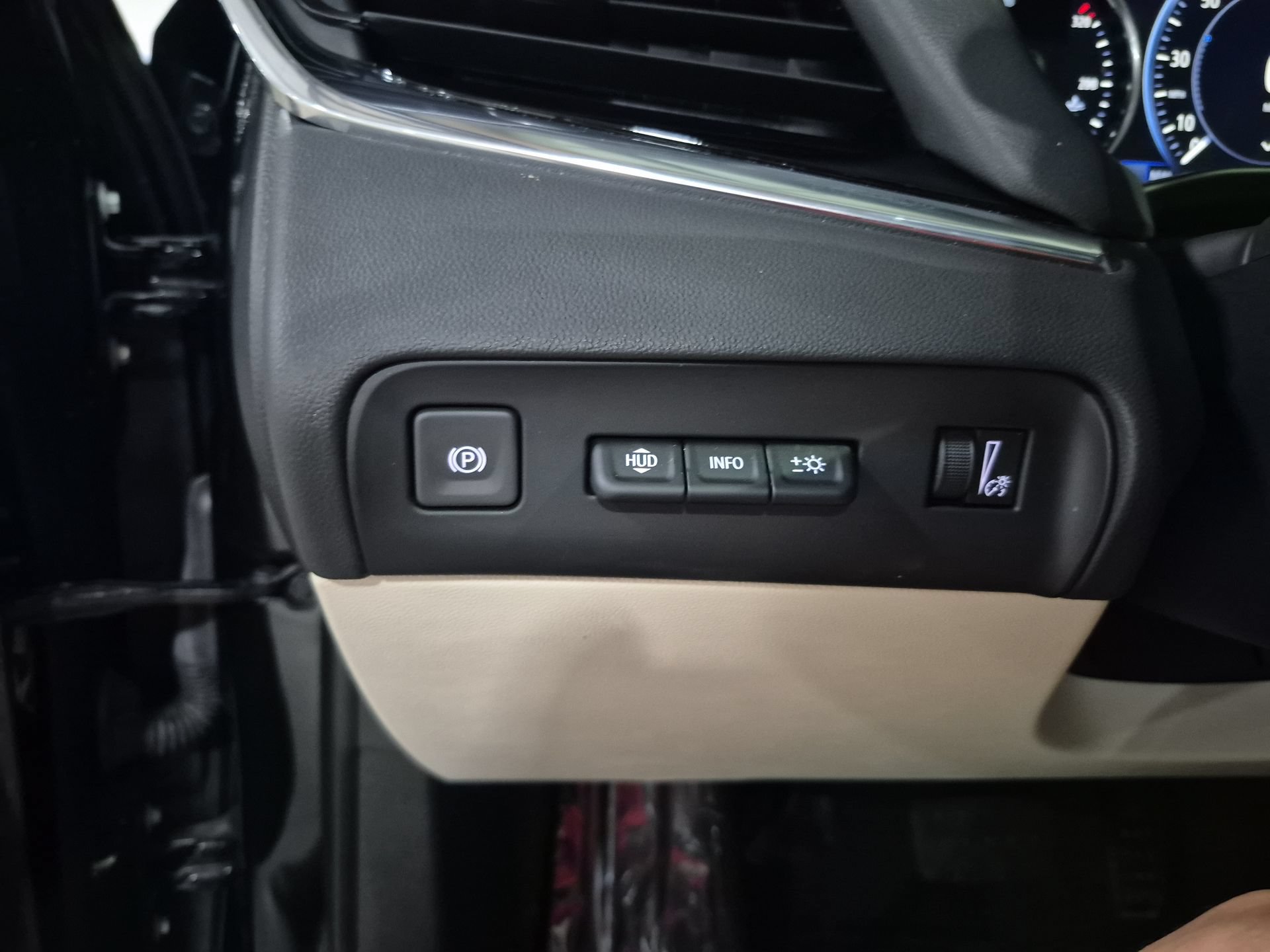 Used 2022 Buick Enclave Avenir w/ Avenir Technology Package AWD/4WD image 19