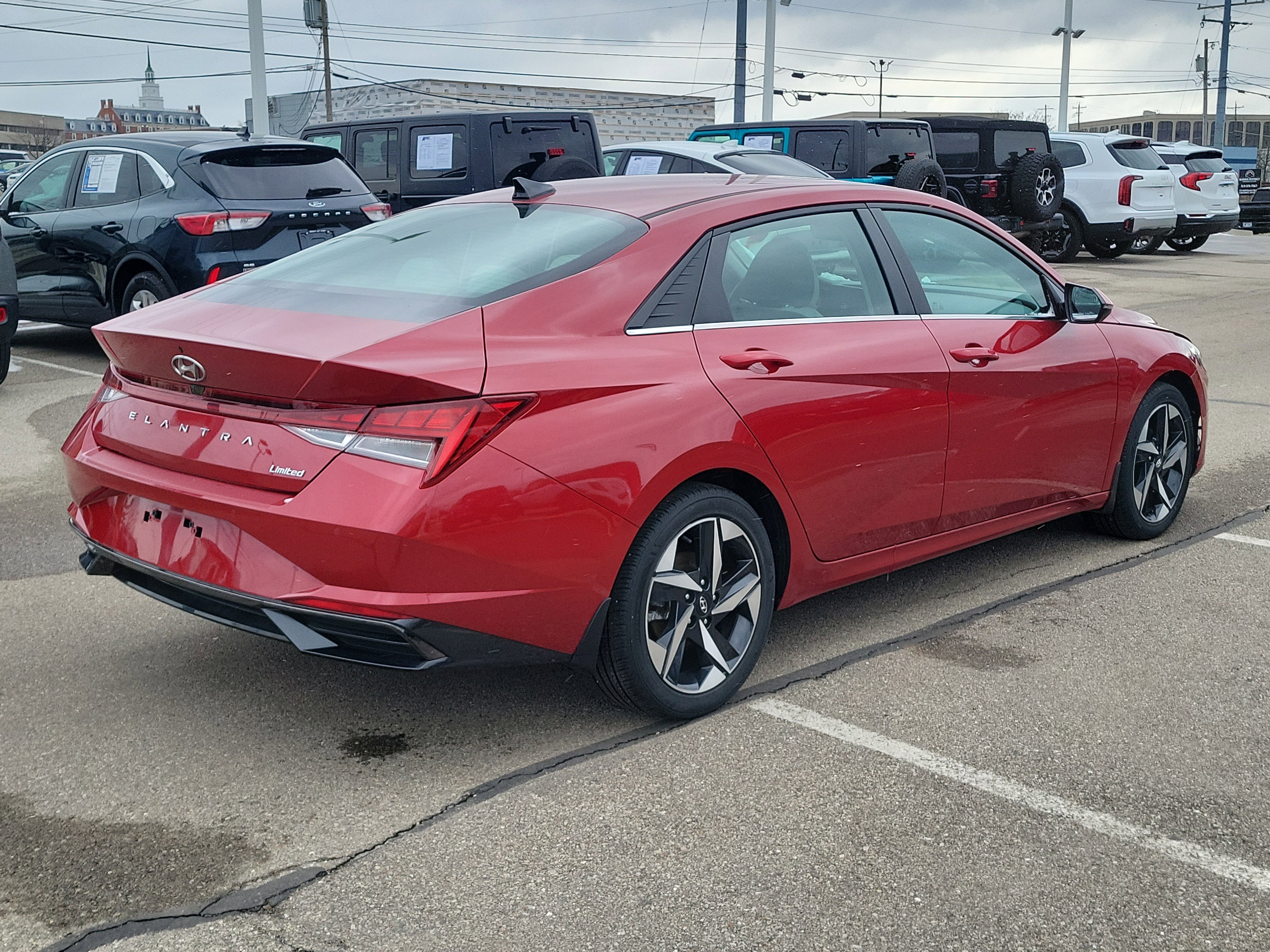 Used 2023 Hyundai Elantra Limited image 4