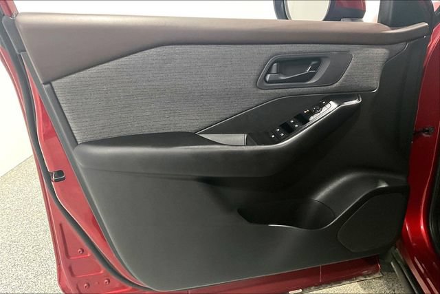 Used 2023 Nissan Rogue S AWD/4WD image 25