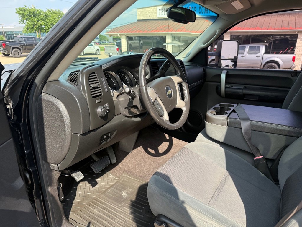 Used 2009 Chevrolet Silverado 2500 LT w/ Exterior Plus Package RWD image 17