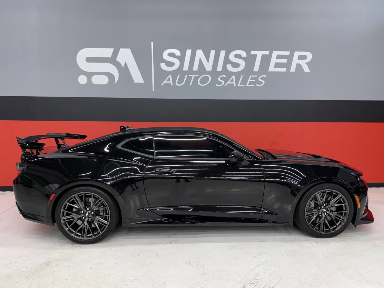 Used 2018 Chevrolet Camaro ZL1 RWD image 33