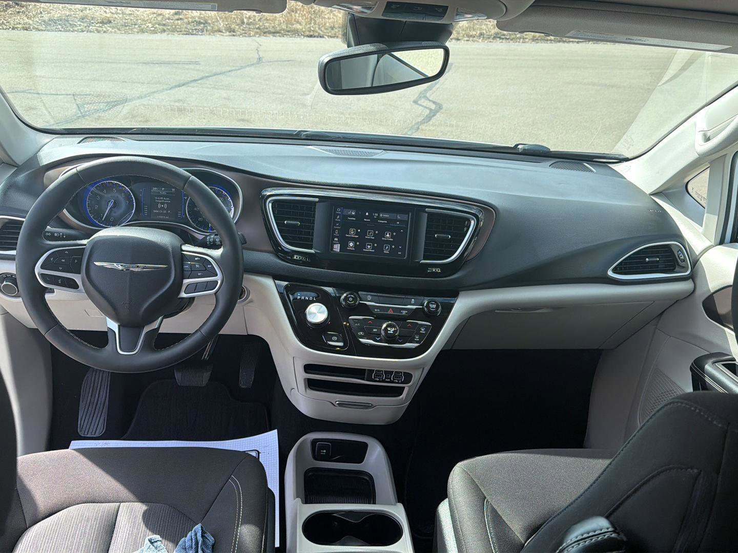 Used 2023 Chrysler Voyager LX image 30