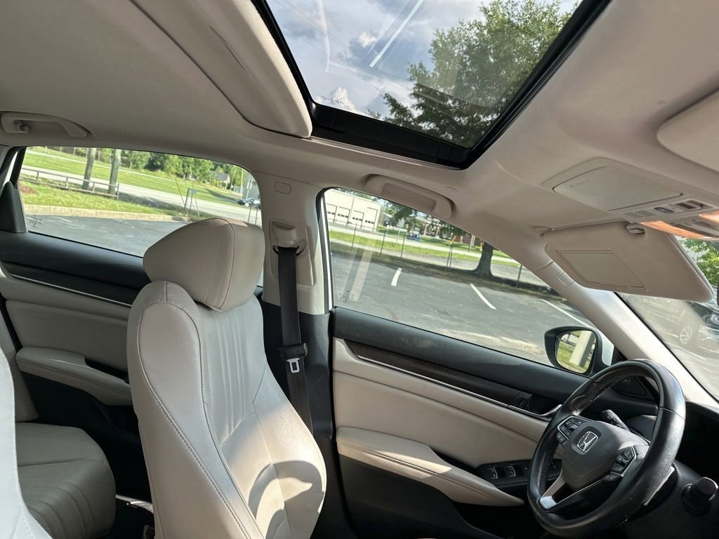 Used 2019 Honda Accord Touring image 9