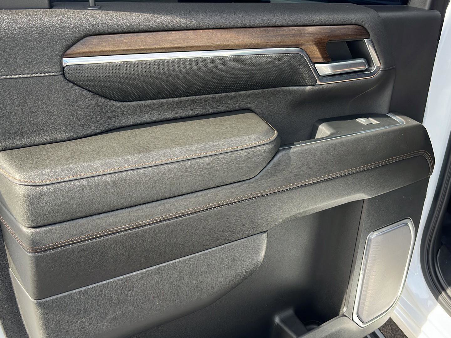 Used 2024 Chevrolet Silverado 2500 High Country w/ High Country Premium Package image 23