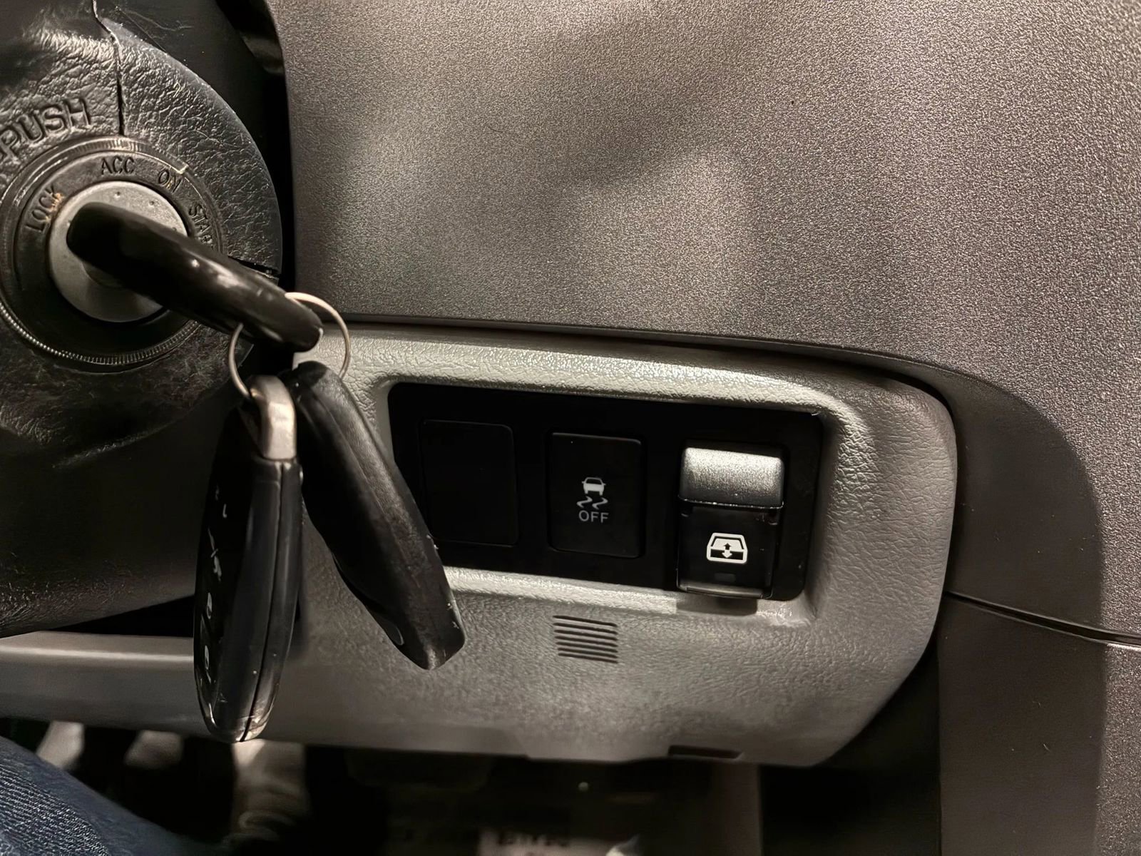 Used 2011 Toyota Tundra Limited w/ Memory Pkg AWD/4WD image 11