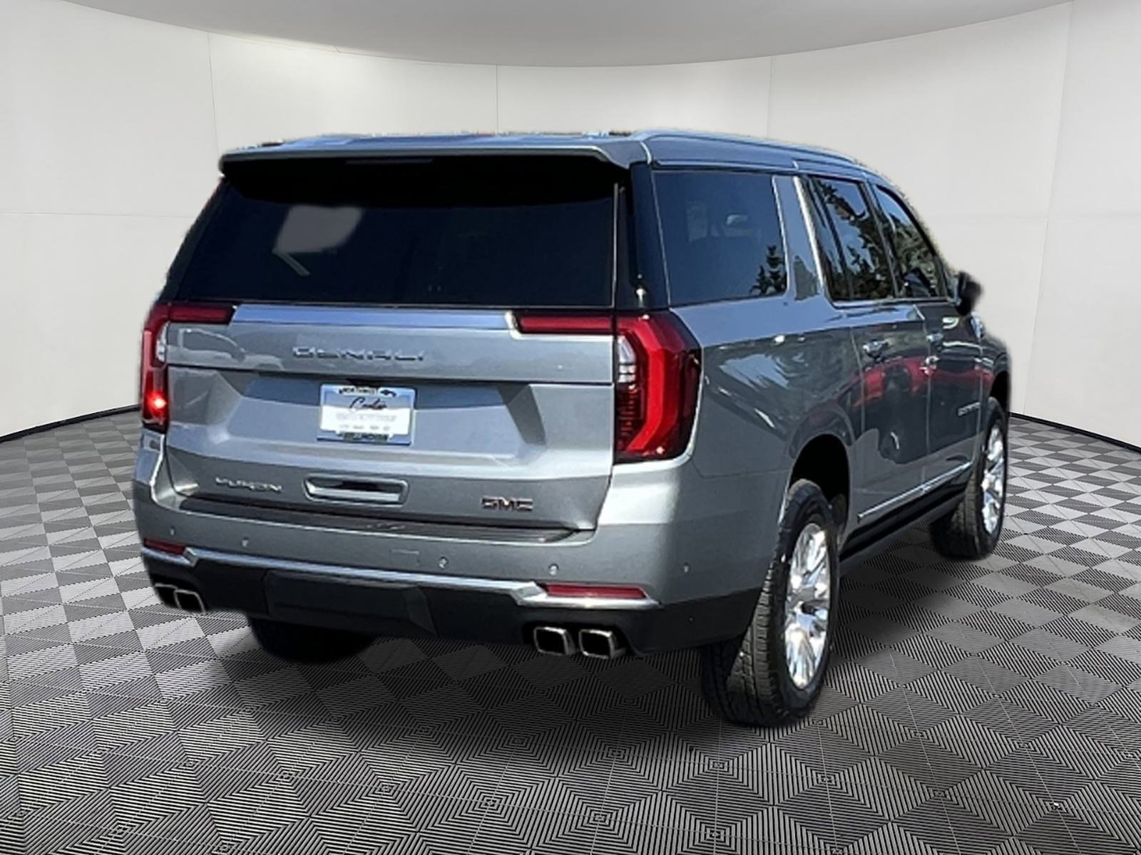 Used 2025 GMC Yukon XL Denali image 6