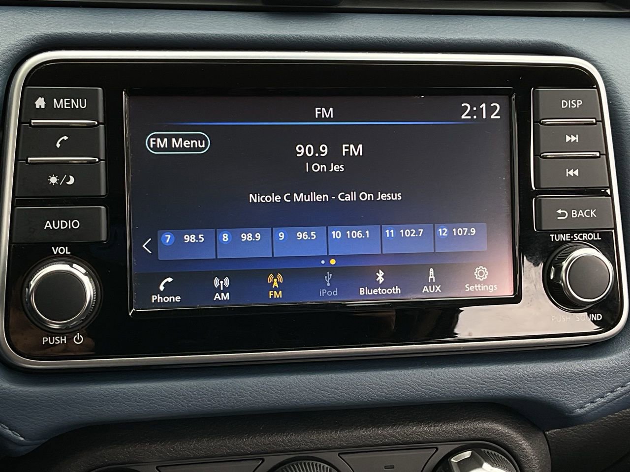 Used 2025 Nissan Versa SV image 28