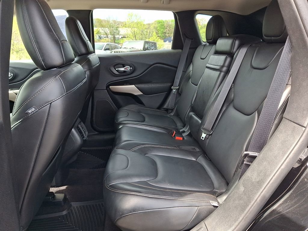 Used 2018 Jeep Cherokee Limited AWD/4WD image 10