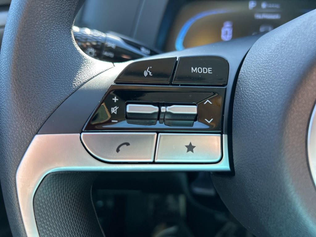 Used 2025 Hyundai Elantra SE image 25