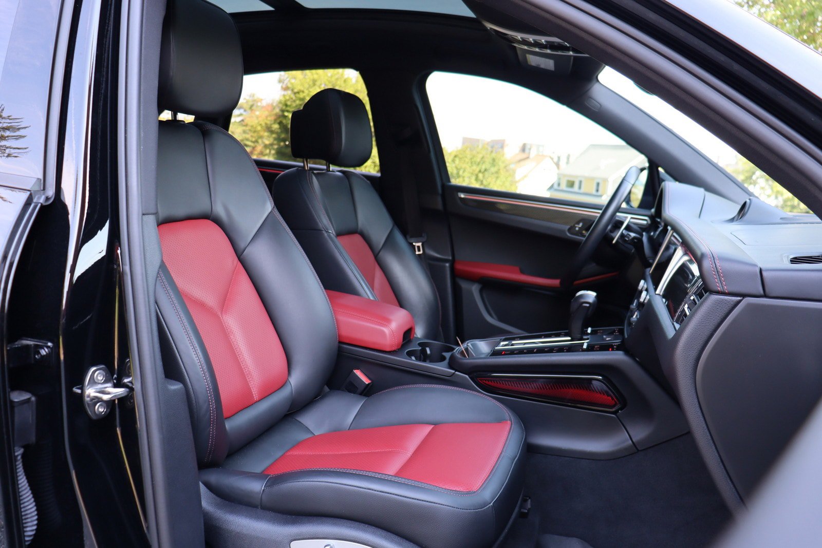 Used 2023 Porsche Macan Turbo AWD/4WD image 22