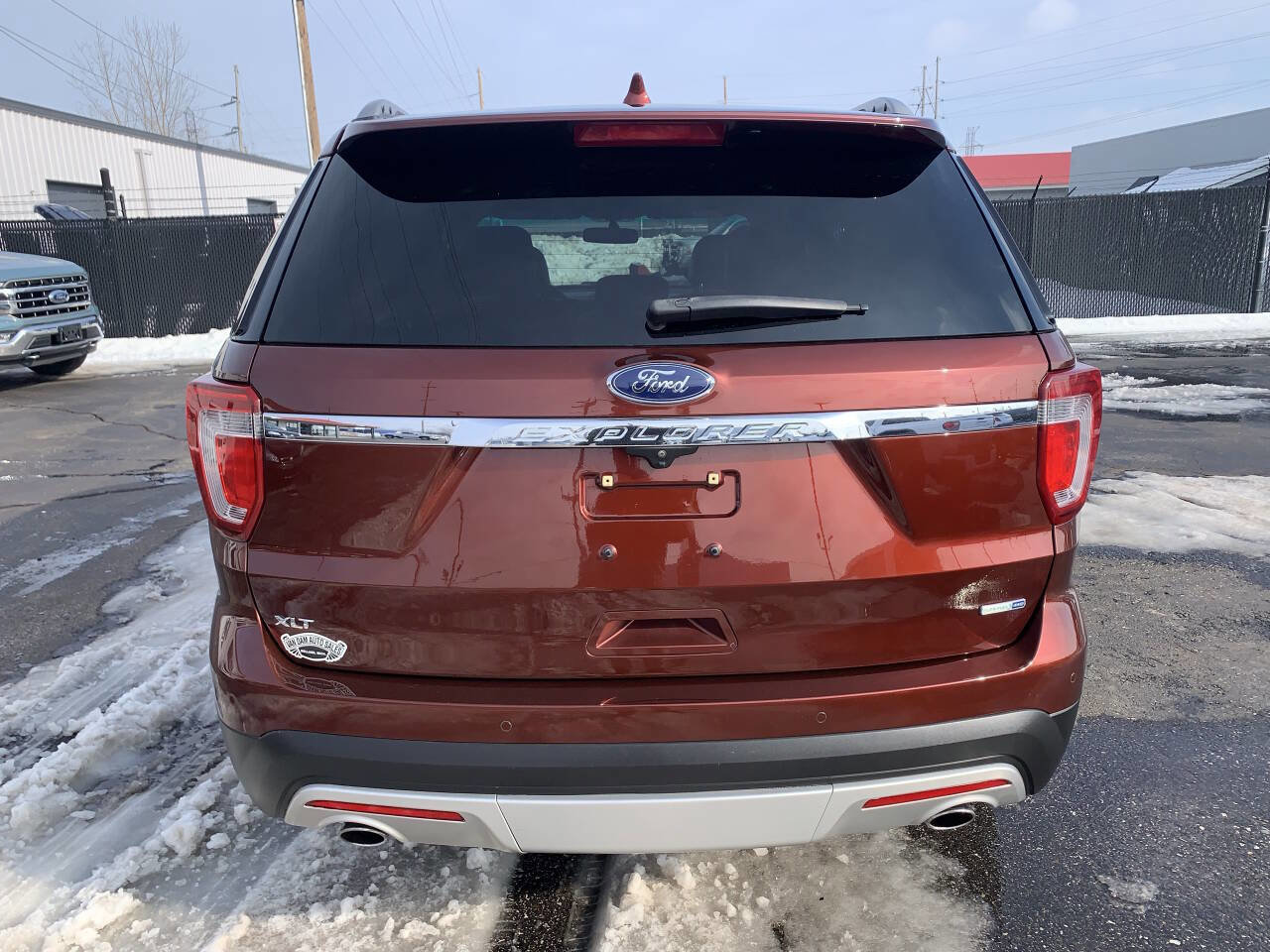 Used 2016 Ford Explorer XLT w/ Equipment Group 202A image 8