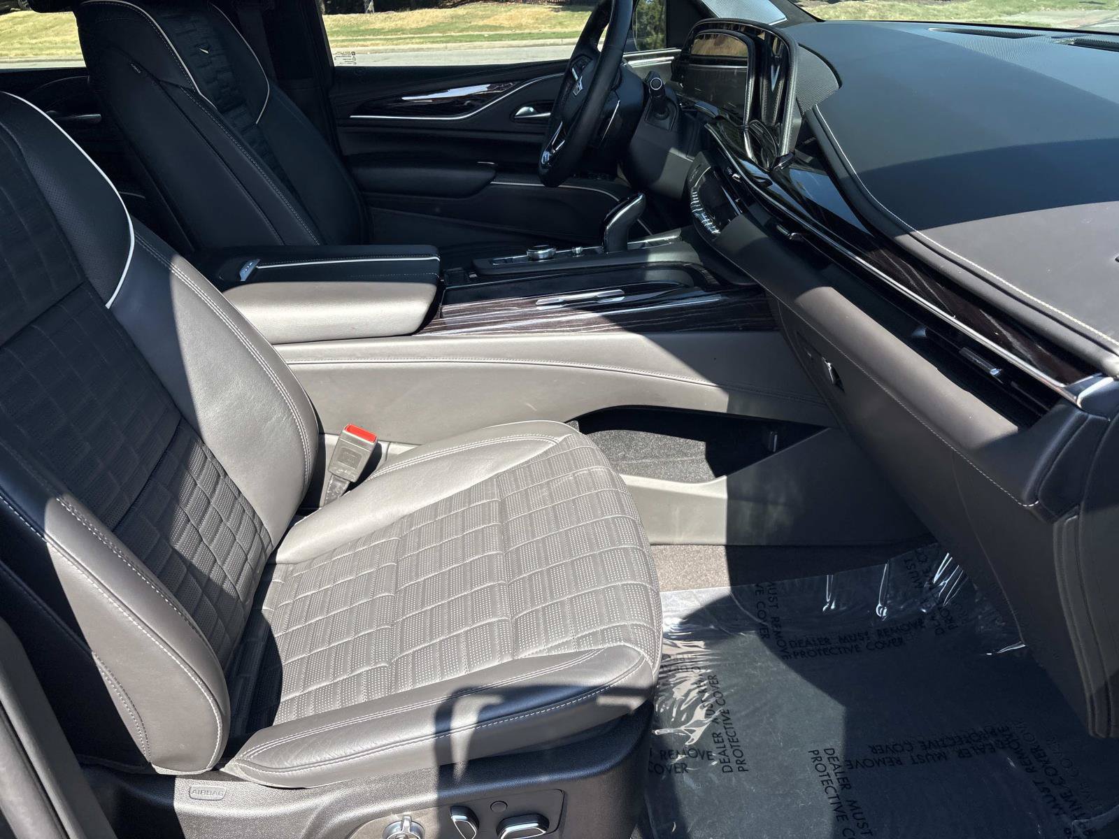 Used 2023 Cadillac Escalade ESV V AWD/4WD image 36