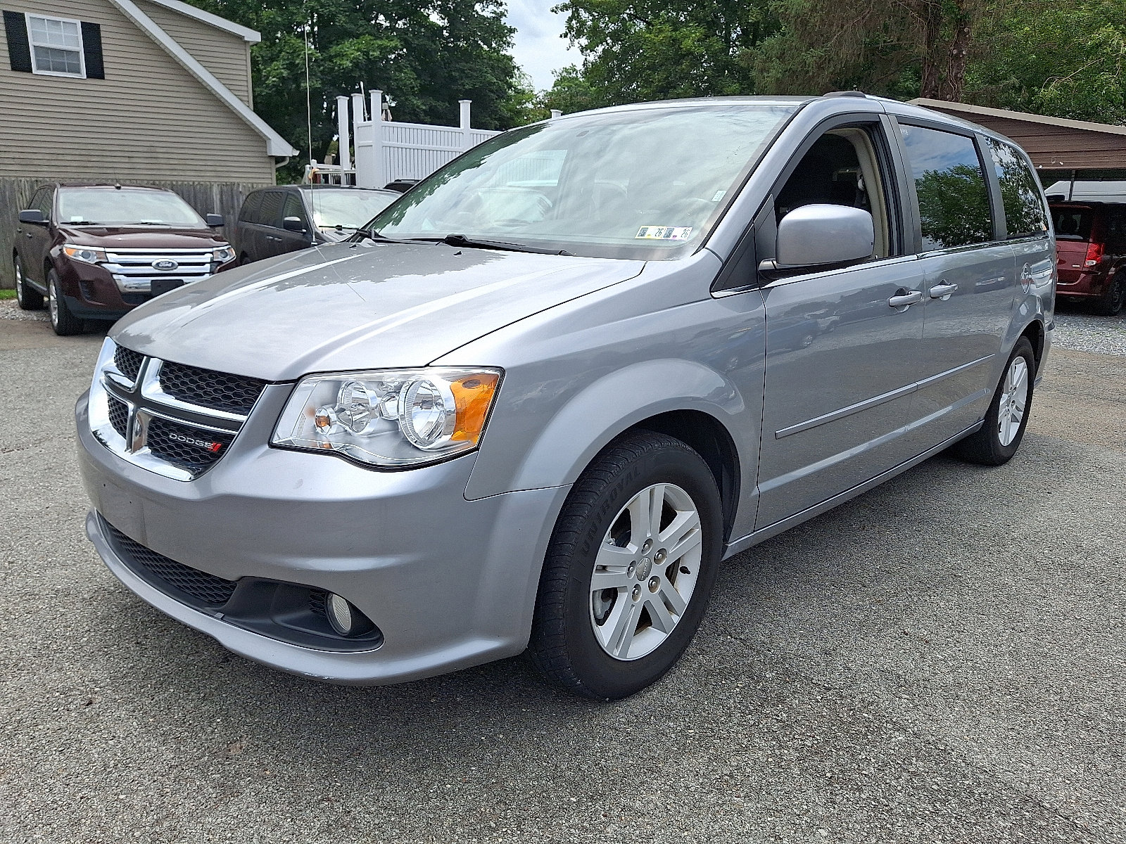 Used 2013 Dodge Grand Caravan Crew w/ Entertainment Group 1 image 3