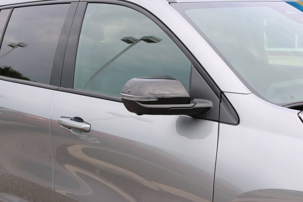 New 2027 Chevrolet Traverse LT w/ Midnight/Sport Edition AWD/4WD image 2