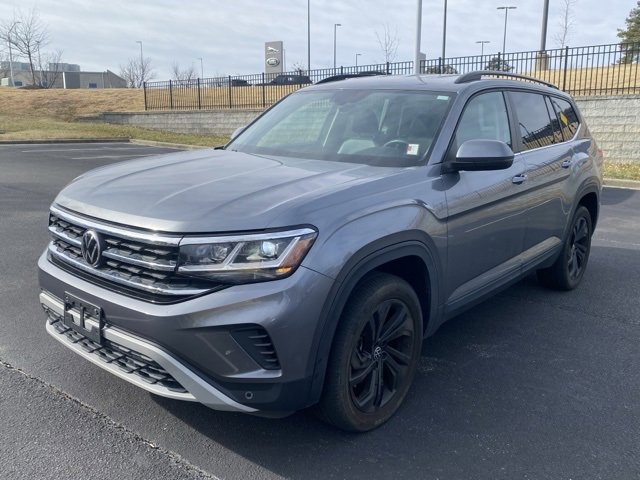 Used 2022 Volkswagen Atlas SE image 2