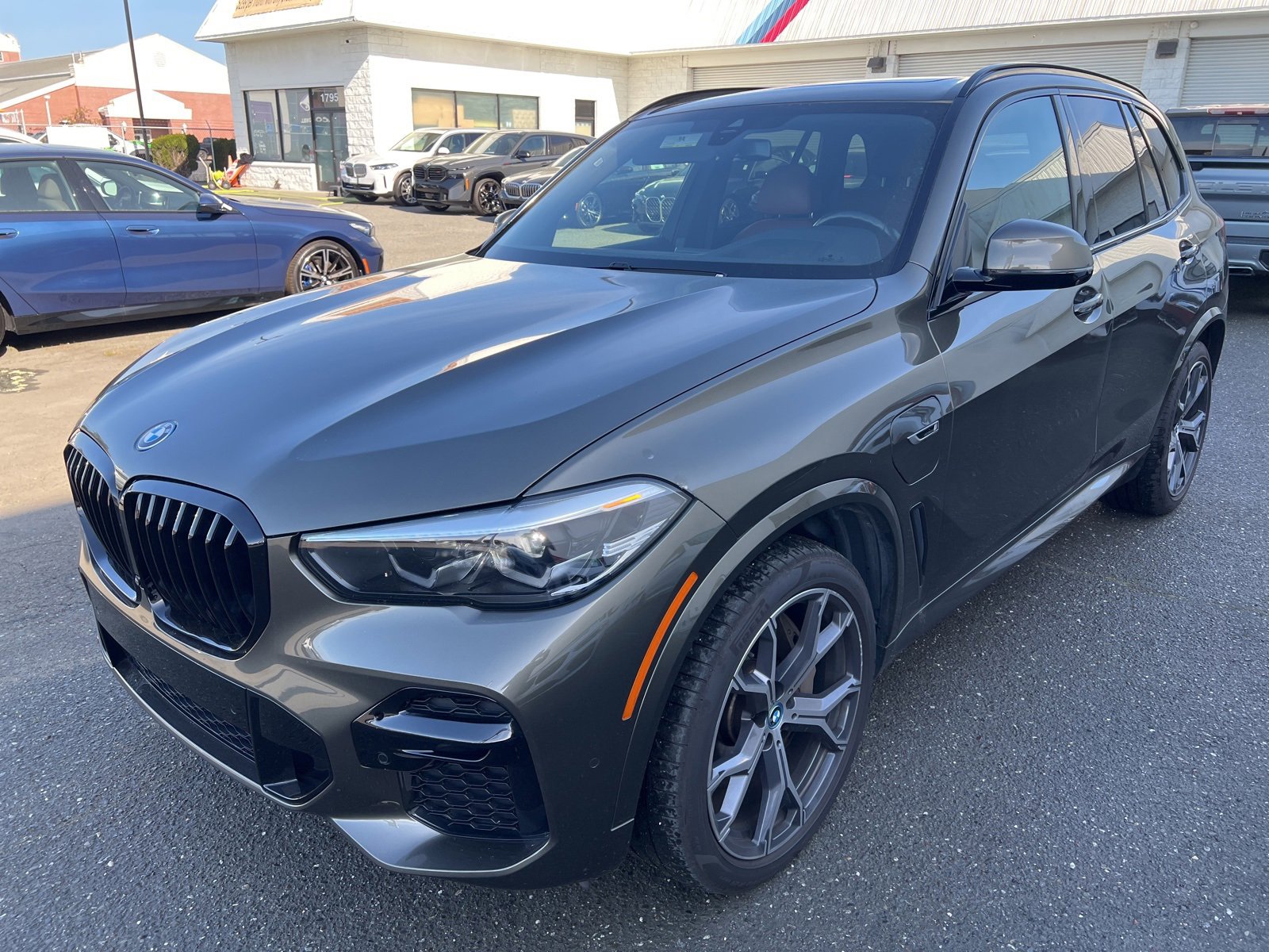 Used 2022 BMW X5 xDrive45e w/ M Sport Package image 2