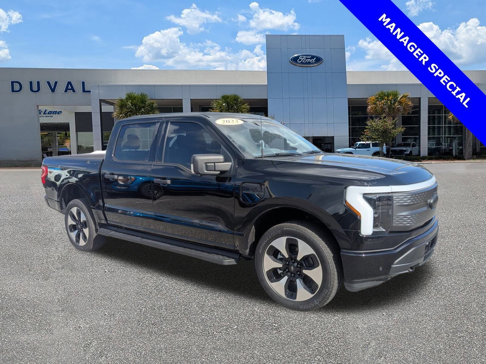 Used 2023 Ford F150 Lightning XLT image 2