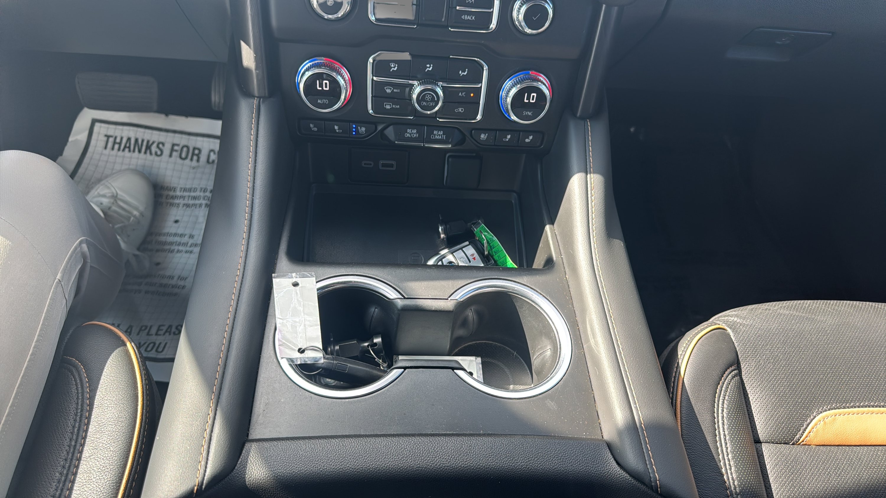Used 2024 GMC Yukon AT4 w/ Technology Package AWD/4WD image 18