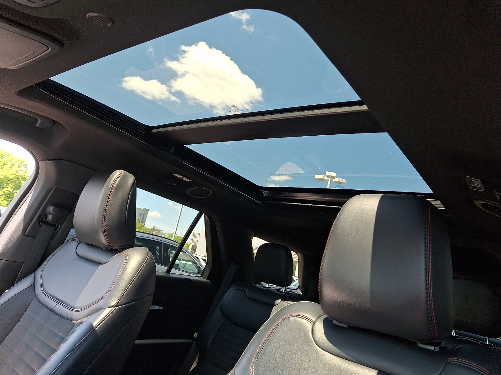 Used 2025 Ford Explorer ST-Line AWD/4WD image 21