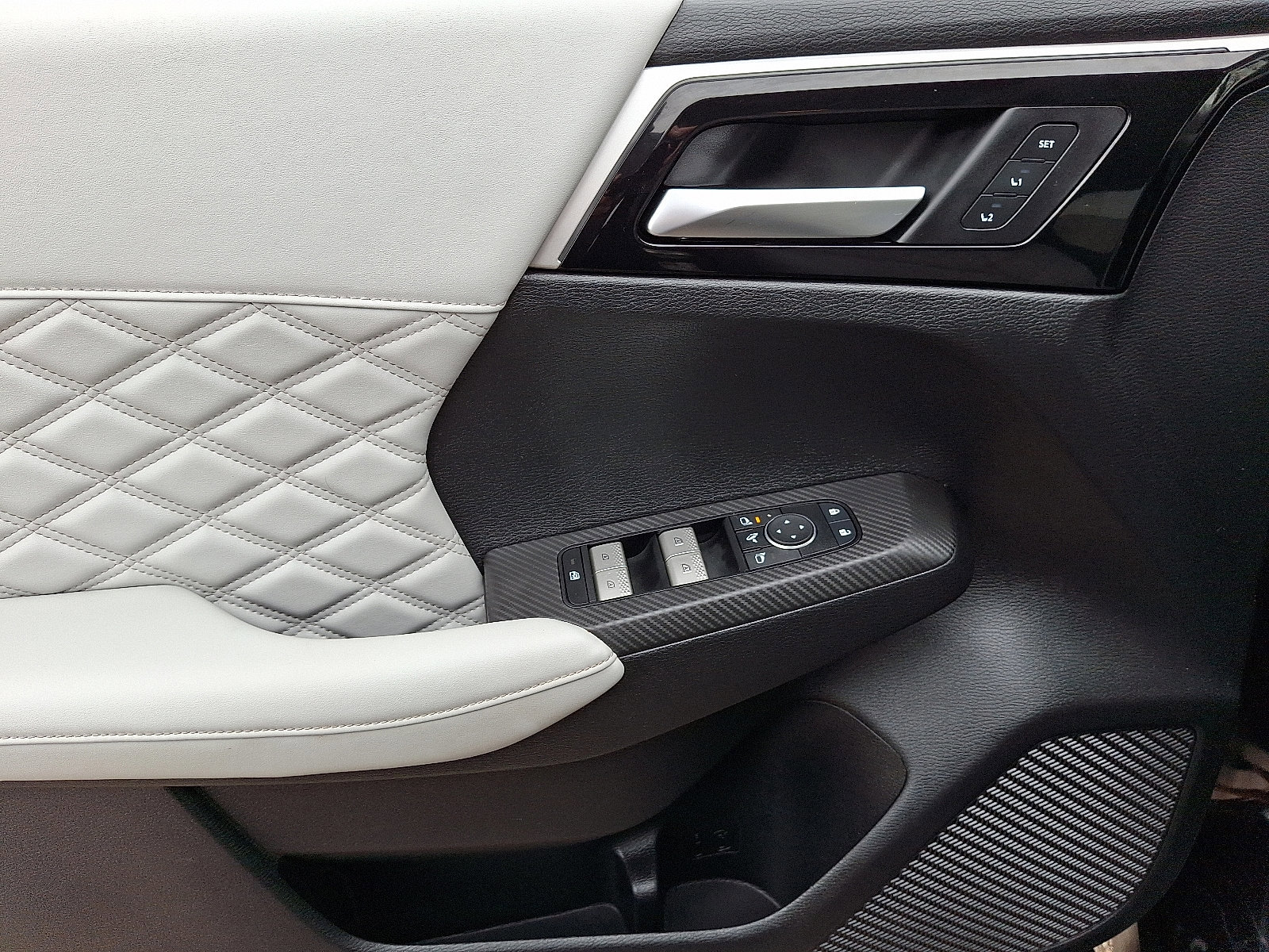 Used 2024 Mitsubishi Outlander SEL image 12