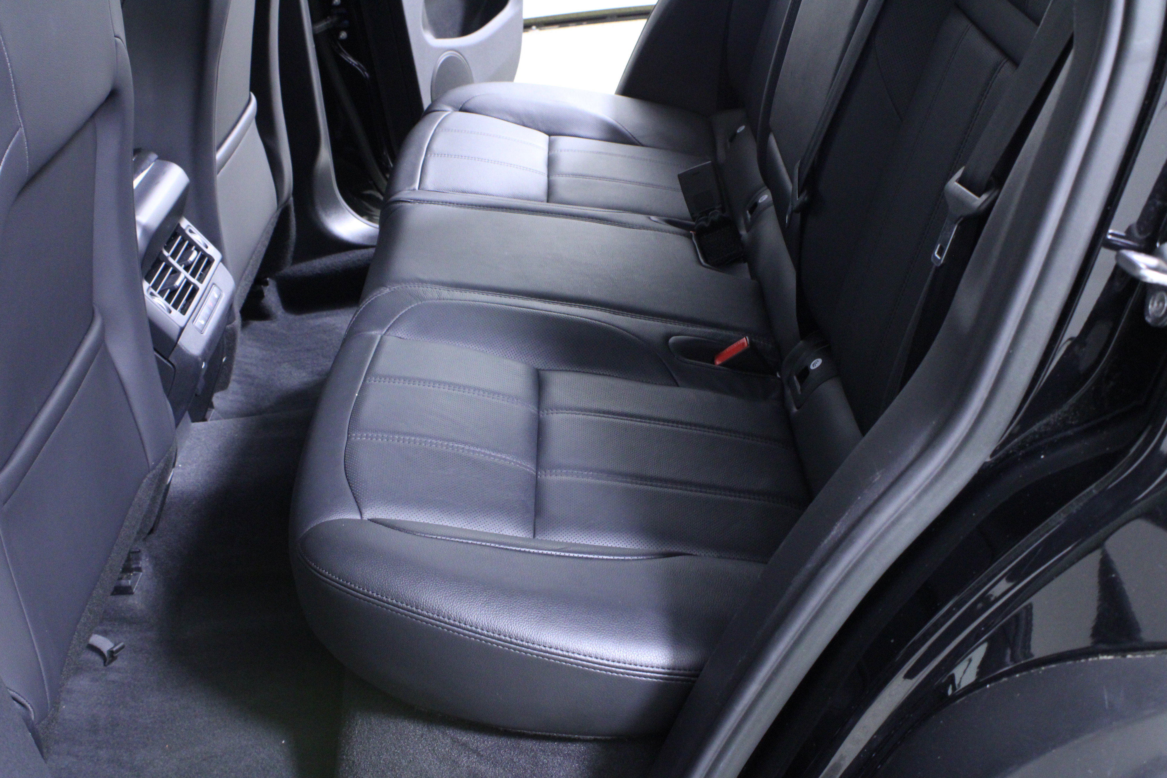 Used 2023 Land Rover Range Rover Evoque R-Dynamic SE image 12