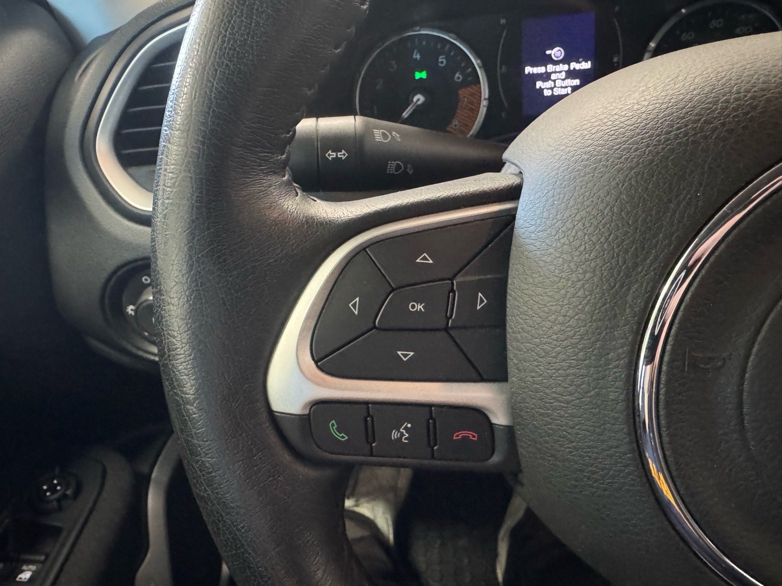 Used 2019 Jeep Renegade Latitude w/ Cold Weather Group AWD/4WD image 23