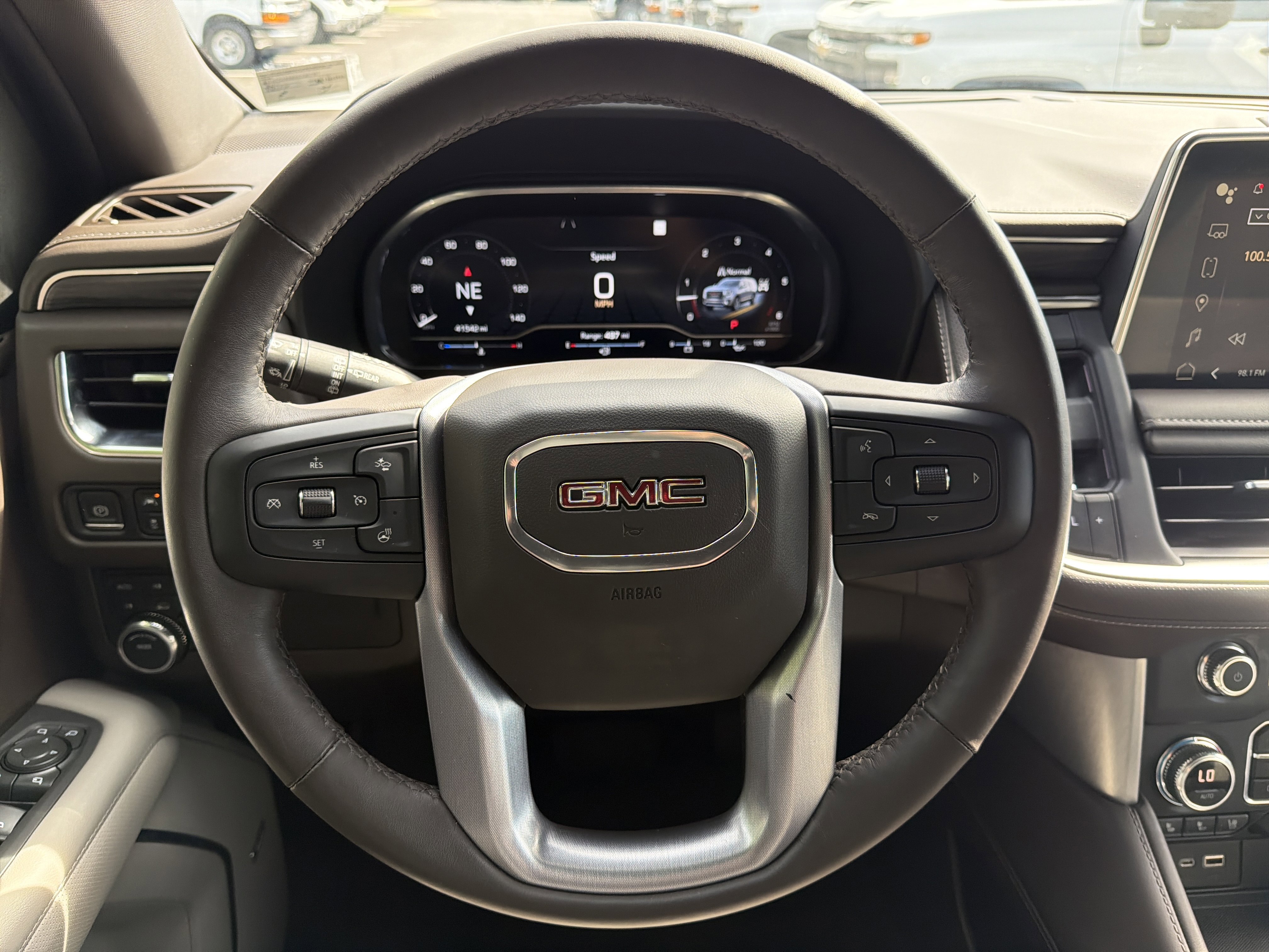 Used 2022 GMC Yukon XL SLT w/ SLT Premium Package AWD/4WD image 18