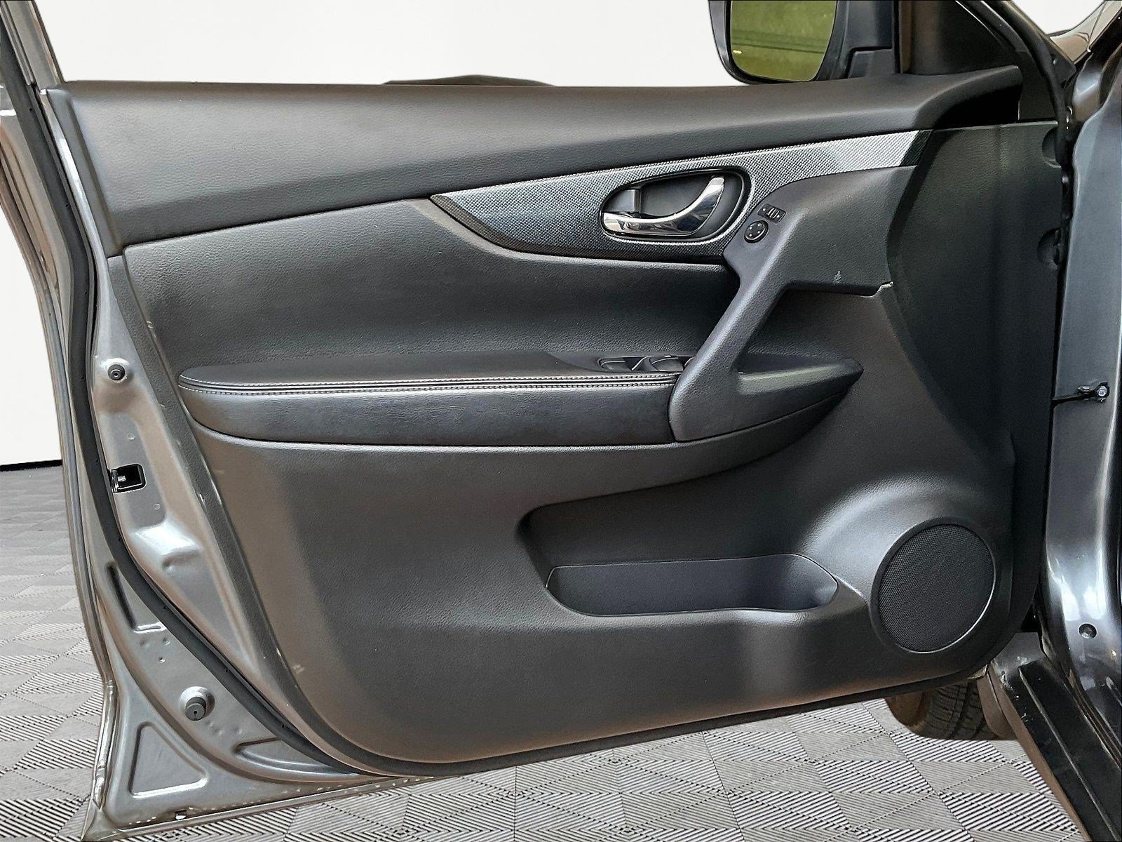 Used 2015 Nissan Rogue SL AWD/4WD image 20