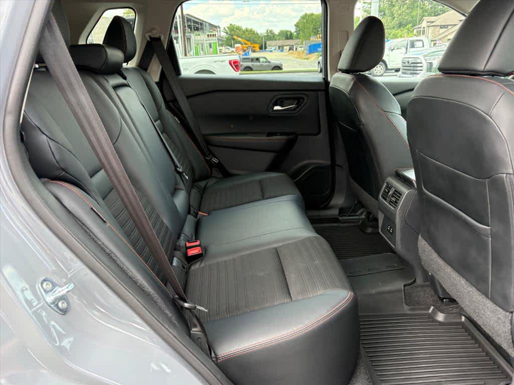 Used 2025 Nissan Rogue SV AWD/4WD image 8