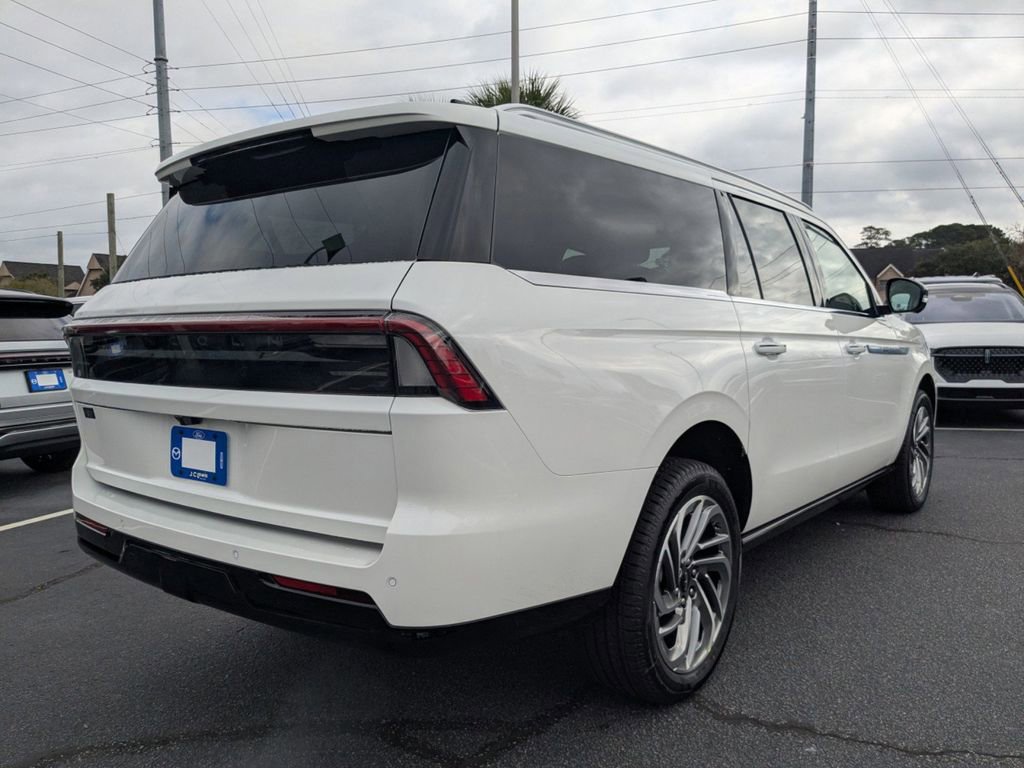 New 2025 Lincoln Navigator L Reserve image 4