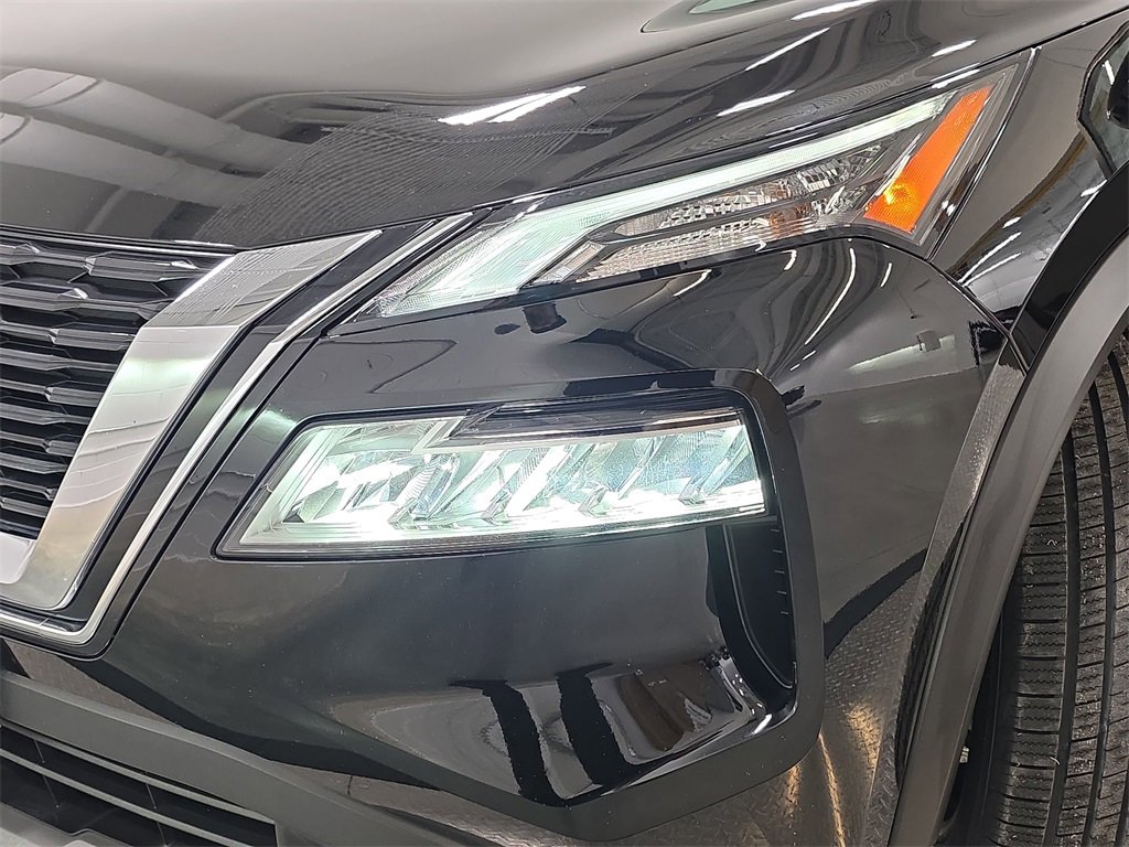 Used 2023 Nissan Rogue SV image 30