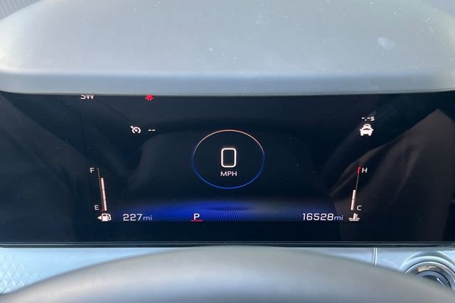 Used 2025 Chevrolet Trax LT w/ LT Convenience Package image 32