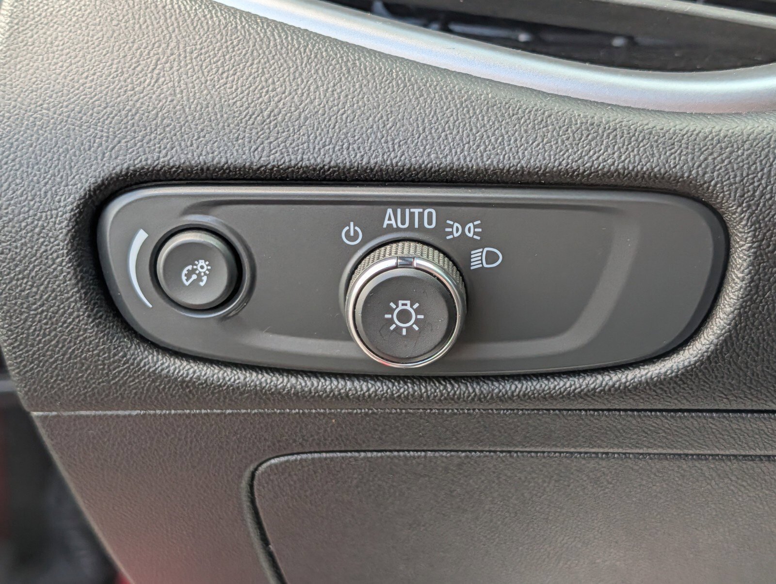 Used 2025 Chevrolet Malibu RS FWD image 9