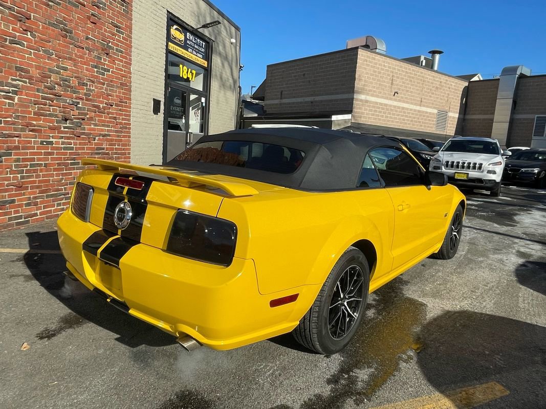 Used 2005 Ford Mustang GT Premium image 5
