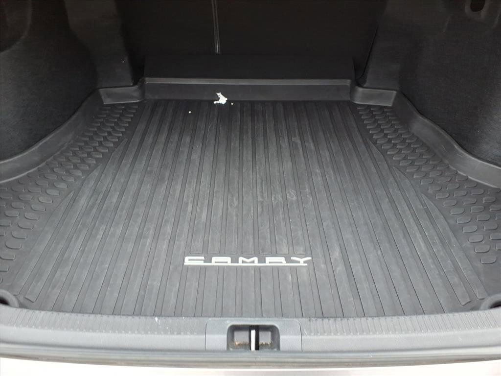 Used 2019 Toyota Camry SE image 19